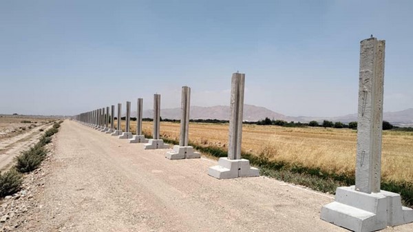 پایه دیوار پیش ساخته بتنی