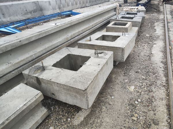 پایه دیوار پیش ساخته بتنی