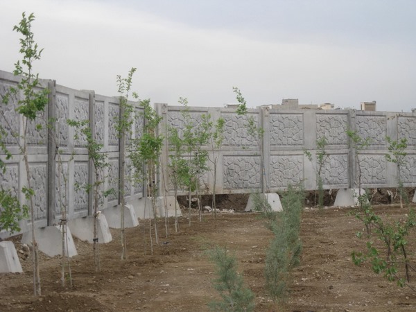 پایه دیوار پیش ساخته بتنی