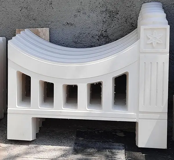 نرده دور باغچه سیمانی